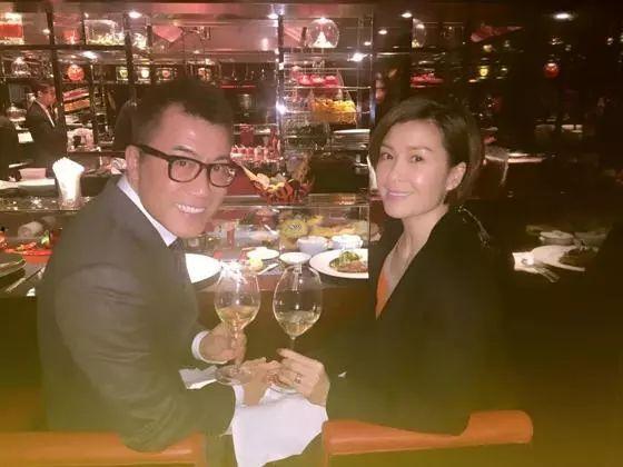 镜头前的完美老公